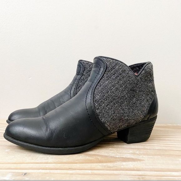 Ariat Shoes - Ariat Astor Short Ankle Booties in Storm Sz 6